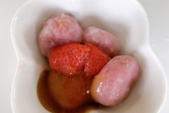 おから入りいちご白玉団子